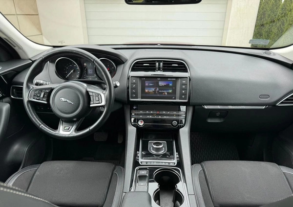 Jaguar F-Pace cena 125000 przebieg: 78600, rok produkcji 2016 z Olsztyn małe 106